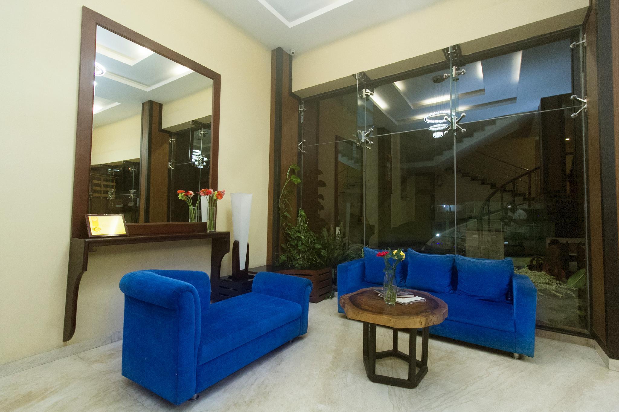 Lounge & Outside Image 24