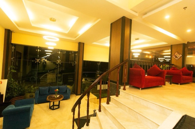 Lounge & Outside Image 12
